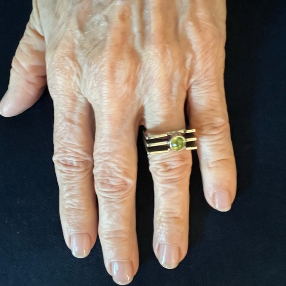 Delong Sterling silk ring with lime green semi-precious stone - Picture 7 of 8